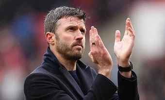 Jaap Stam nói rõ điều MU cần phải làm với Carrick