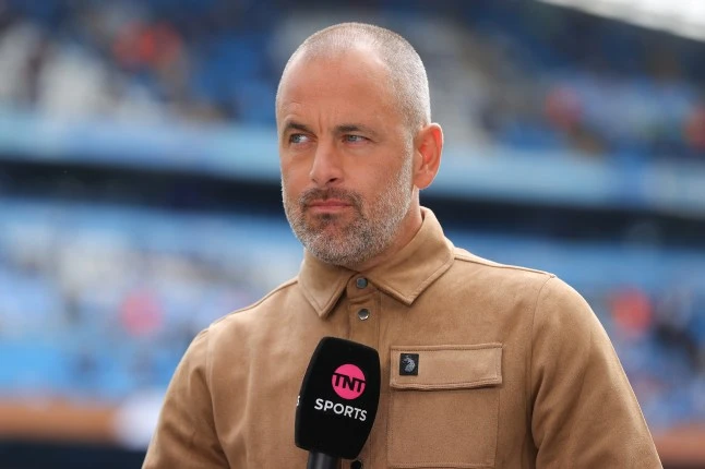 Joe Cole tin Arsenal đã vô địch nếu chọn Ekitike thay vì Gyokeres