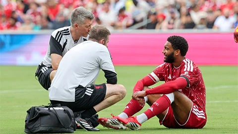 Joe Gomez chấn thương chỉ sau 8 phút, Liverpool báo tin không lành Joe Gomez chấn thương chỉ sau 8 phút, Liverpool báo tin không lành