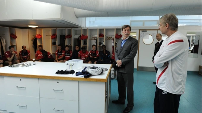 Josh Kroenke: 'Chúng tôi đã đánh thức một gã khổng lồ ngủ say tại Arsenal' Josh Kroenke: 'Chúng tôi đã đánh thức một gã khổng lồ ngủ say tại Arsenal'