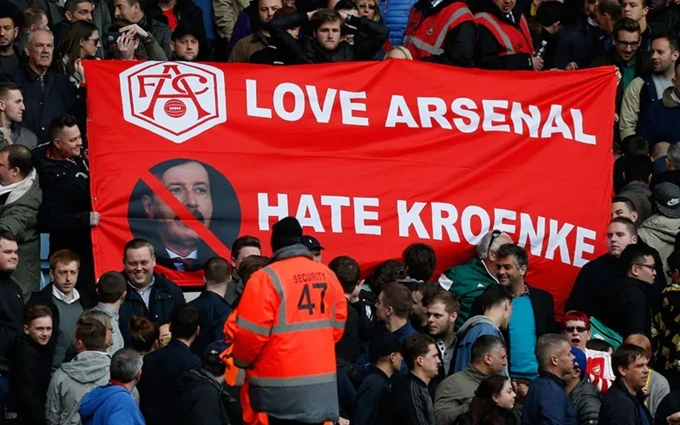 Josh Kroenke: 'Chúng tôi đã đánh thức một gã khổng lồ ngủ say tại Arsenal' Josh Kroenke: 'Chúng tôi đã đánh thức một gã khổng lồ ngủ say tại Arsenal'