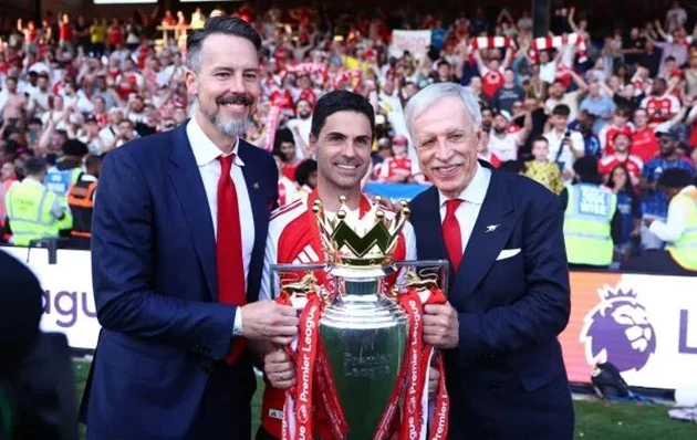 Josh Kroenke khẳng định Arsenal không đứng yên sau chức vô địch Josh Kroenke khẳng định Arsenal không đứng yên sau chức vô địch