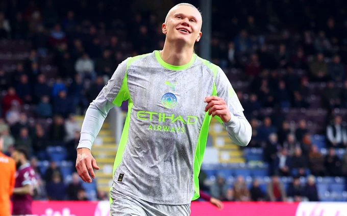 Kết quả Burnley 0-1 Man City: Man xanh chiếm đỉnh Ngoại hạng Anh Kết quả Burnley 0-1 Man City: Man xanh chiếm đỉnh Ngoại hạng Anh