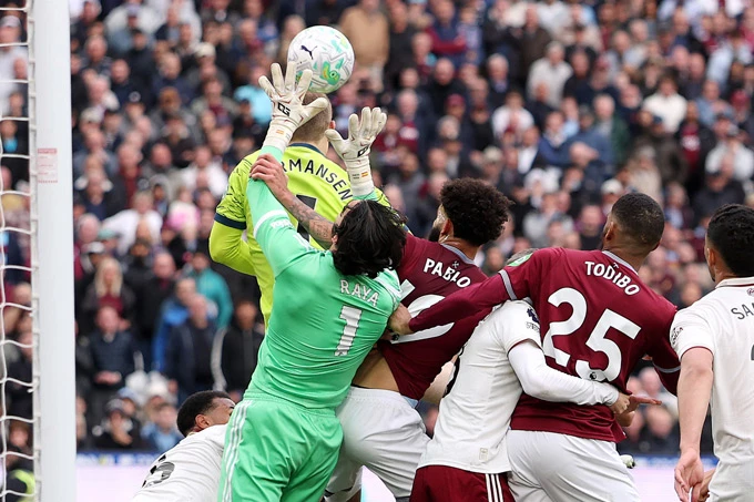 Kết quả West Ham 0-1 Arsenal: Pháo thủ tiến sát chức vô địch Ngoại hạng Anh Kết quả West Ham 0-1 Arsenal: Pháo thủ tiến sát chức vô địch Ngoại hạng Anh