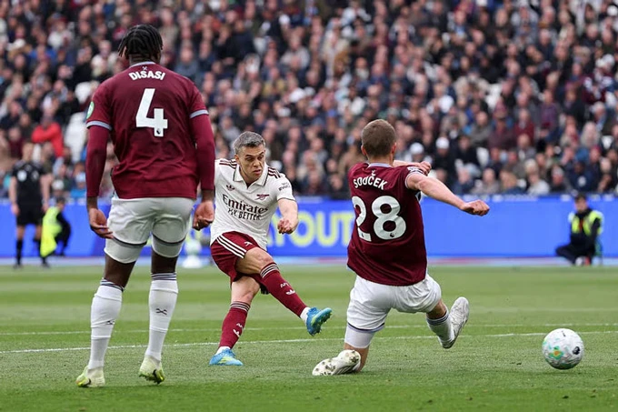 Kết quả West Ham 0-1 Arsenal: Pháo thủ tiến sát chức vô địch Ngoại hạng Anh Kết quả West Ham 0-1 Arsenal: Pháo thủ tiến sát chức vô địch Ngoại hạng Anh