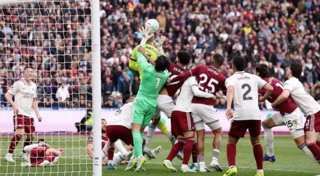 Khúc cua định mệnh giúp Arsenal tiến sát cúp vô địch Khúc cua định mệnh giúp Arsenal tiến sát cúp vô địch