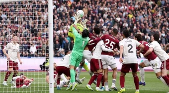 Khúc cua định mệnh giúp Arsenal tiến sát cúp vô địch