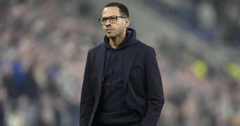 Khủng hoảng leo thang, Chelsea quyết định sa thải HLV Rosenior