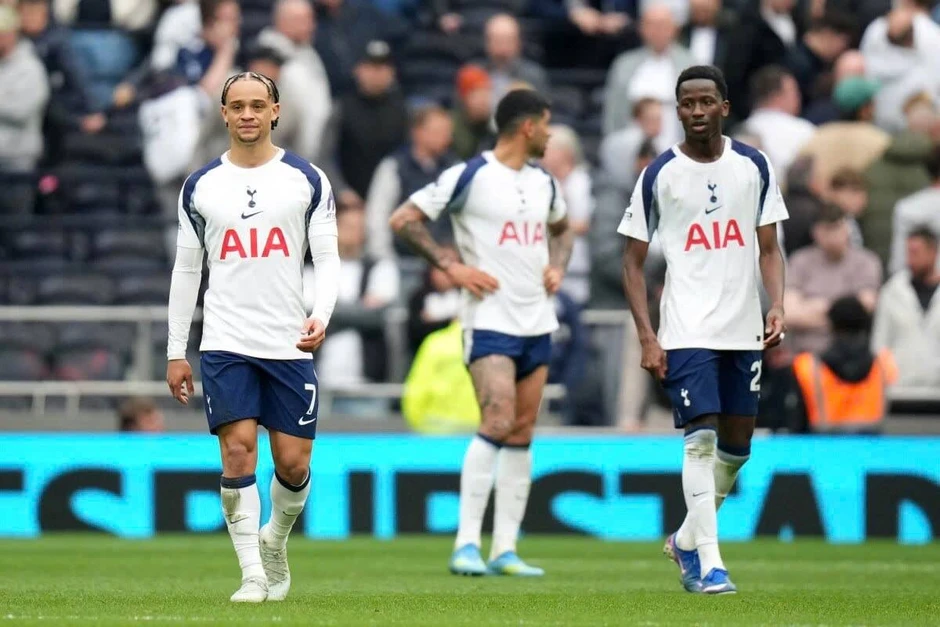 Kịch bản xuống hạng hiển hiện trước mắt Tottenham Kịch bản xuống hạng hiển hiện trước mắt Tottenham