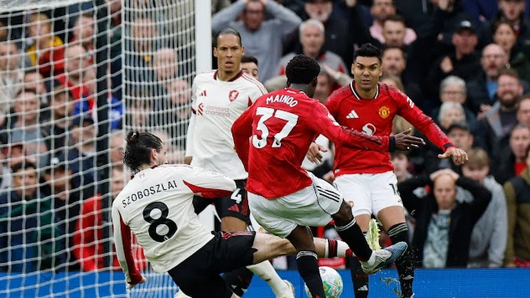 Kobbie Mainoo và bàn thắng mang tính biểu tượng vào lưới Liverpool