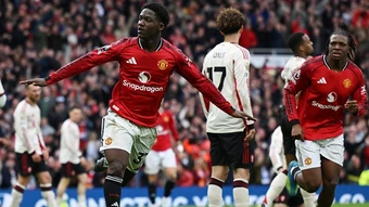 Kobbie Mainoo và bàn thắng mang tính biểu tượng vào lưới Liverpool