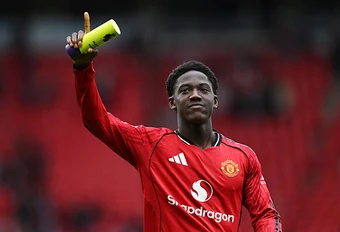 Kobbie Mainoo vỡ òa cảm xúc sau khi kết liễu Liverpool