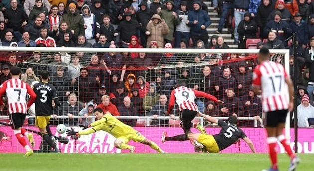 Lammens rực sáng cứu Man Utd thoát thua Sunderland Lammens rực sáng cứu Man Utd thoát thua Sunderland