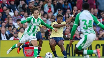Lewis-Skelly vẫn lạc quan dù Arsenal ngã ngựa trước Real Betis