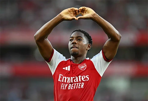 Lewis-Skelly ‘xin lỗi’ fan Arsenal sau khi ghi bàn, nghi vấn MU càng thêm nóng Lewis-Skelly ‘xin lỗi’ fan Arsenal sau khi ghi bàn, nghi vấn MU càng thêm nóng