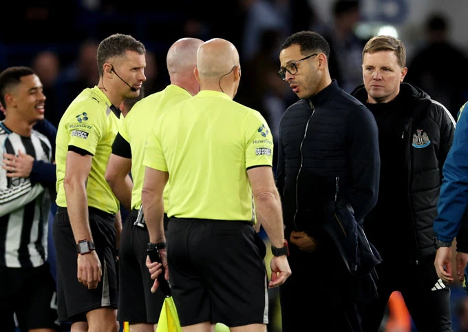 Liam Rosenior thừa nhận sai lầm chiến thuật nhưng vẫn trách trọng tài Liam Rosenior thừa nhận sai lầm chiến thuật nhưng vẫn trách trọng tài