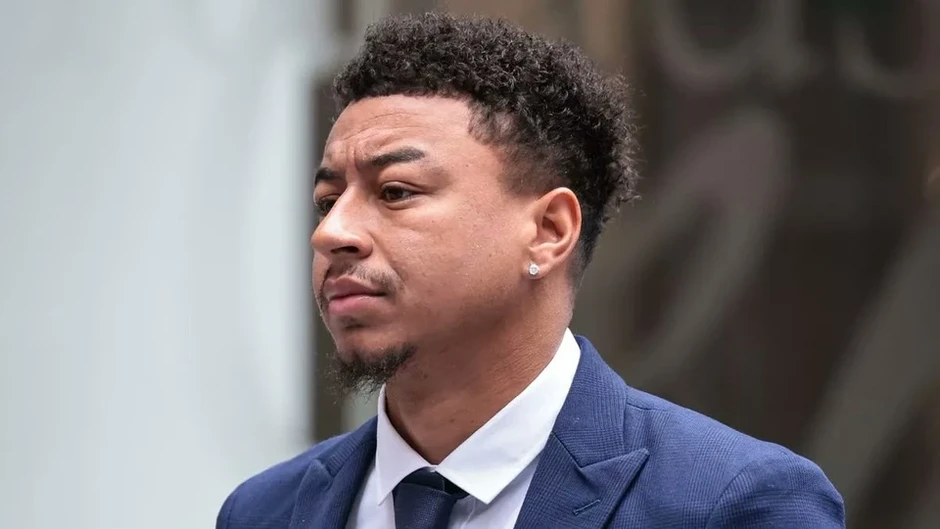 Lingard lâm cảnh nợ nần Lingard lâm cảnh nợ nần