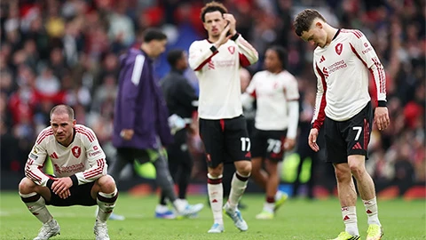 Liverpool chao đảo giữa đại dương biến động