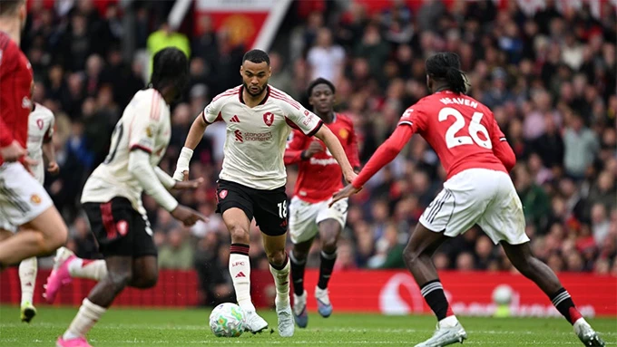 Liverpool của Arne Slot đang bị biến thành trò cười Liverpool của Arne Slot đang bị biến thành trò cười
