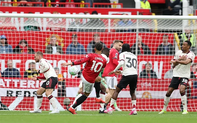 Liverpool của Arne Slot đang bị biến thành trò cười Liverpool của Arne Slot đang bị biến thành trò cười