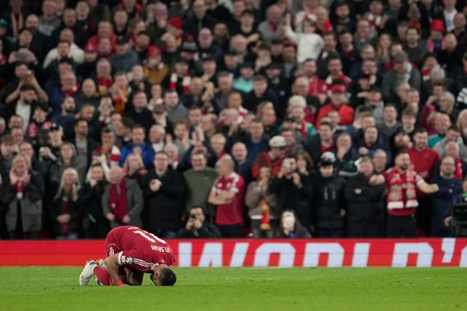 Liverpool phải cảm ơn Salah vì lối thoát cho cả hai!