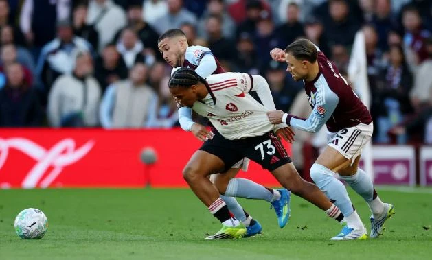 Liverpool rơi tự do, Arne Slot đứng trước vực thẳm