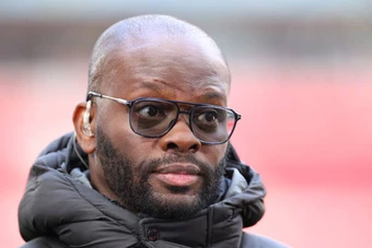 Liverpool sa sút, Saha khuyên Man Utd chớp thời cơ vươn lên