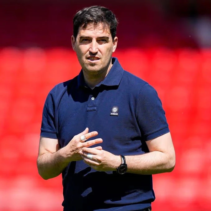 Liverpool xác nhận bổ nhiệm Iraola theo hợp đồng ngắn hạn Liverpool xác nhận bổ nhiệm Iraola theo hợp đồng ngắn hạn