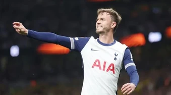 Maddison sẵn sàng tái xuất cứu Tottenham khỏi nhóm cầm đèn đỏ