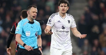 Maguire đối mặt án treo giò nặng, Man Utd thêm bất bình