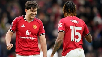 Maguire nhận thêm án phạt, MU dùng cặp trung vệ có tổng tuổi 39 đấu Chelsea
