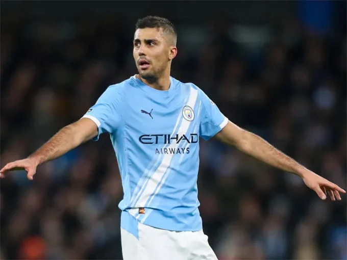 Man City cân nhắc 'trói chân' Quả bóng Vàng Rodri Man City cân nhắc 'trói chân' Quả bóng Vàng Rodri