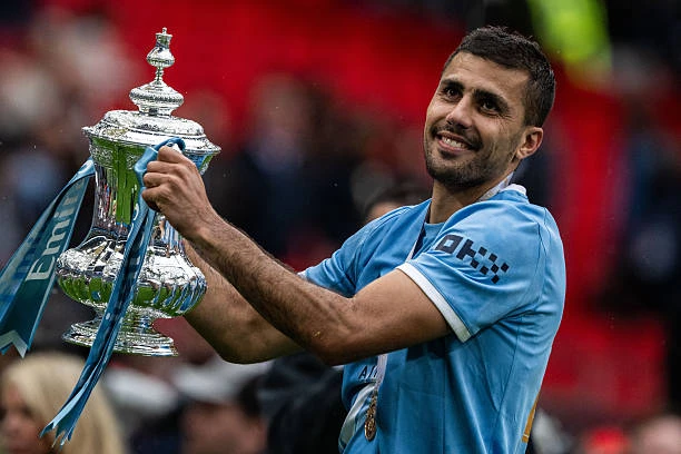 Man City chờ Barca để ép giá Real Madrid vụ Rodri Man City chờ Barca để ép giá Real Madrid vụ Rodri