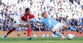 Man City đánh bại Arsenal, thắp lại hy vọng vô địch