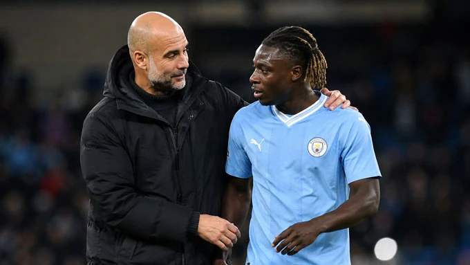 Man City: Doku có thể đạt đến đẳng cấp của Lamine Yamal?