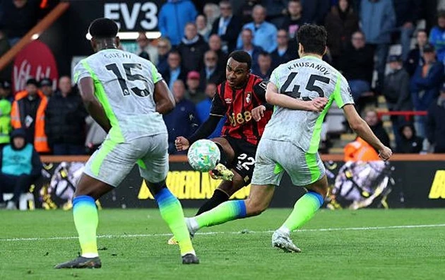Man City sảy chân, Arsenal vô địch Ngoại hạng Anh sau 22 năm Man City sảy chân, Arsenal vô địch Ngoại hạng Anh sau 22 năm