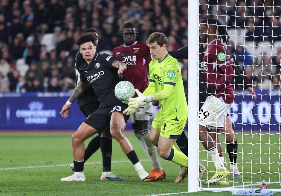 Man City sảy chân trước West Ham, Arsenal hưởng lợi lớn Man City sảy chân trước West Ham, Arsenal hưởng lợi lớn