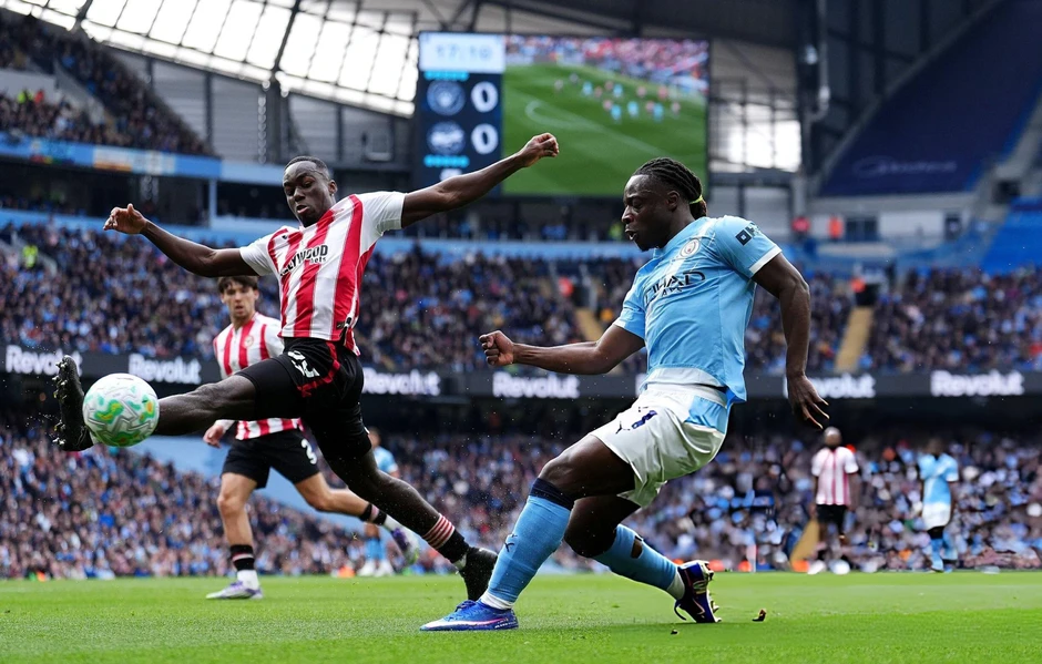 Man City thắng đậm Brentford, tiếp tục gây áp lực lên Arsenal Man City thắng đậm Brentford, tiếp tục gây áp lực lên Arsenal