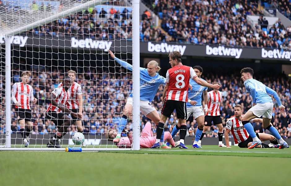 Man City thắng đậm Brentford, tiếp tục gây áp lực lên Arsenal Man City thắng đậm Brentford, tiếp tục gây áp lực lên Arsenal