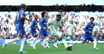 Man City thắng đậm Chelsea, gia tăng áp lực lên Arsenal
