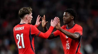 Màn thay người của Tuchel vạch trần sai lầm chuyển nhượng MU
