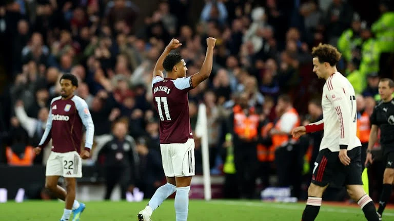 Màn trình diễn tiệm cận hoàn hảo của Ollie Watkins Màn trình diễn tiệm cận hoàn hảo của Ollie Watkins