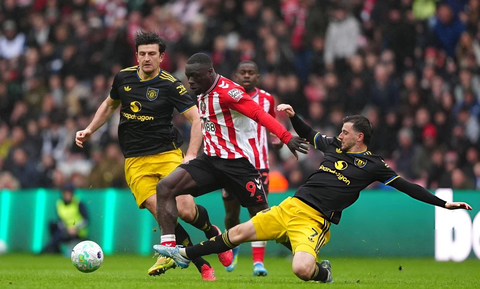 Man Utd chia điểm với Sunderland, cuộc đua top 3 chưa ngã ngũ Man Utd chia điểm với Sunderland, cuộc đua top 3 chưa ngã ngũ
