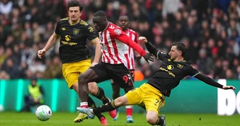 Man Utd chia điểm với Sunderland, cuộc đua top 3 chưa ngã ngũ