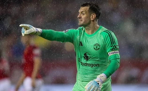 Man Utd chốt gia hạn hợp đồng với Tom Heaton