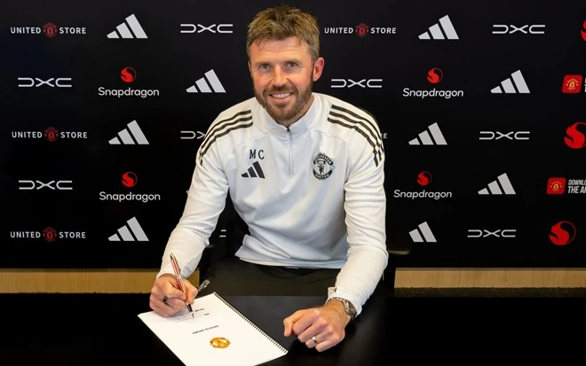 Man Utd đặt trọn niềm tin vào Michael Carrick cho "Dự án 150"