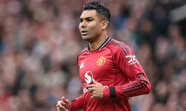 Man Utd giăng biểu ngữ tri ân Casemiro tại Old Trafford