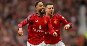 Man Utd thắng nghẹt thở Liverpool, giành vé dự Champions League