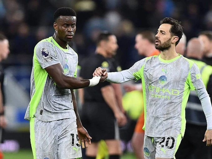 Marc Guehi: Từ người hùng của Man City tới 'ân nhân' của Arsenal Marc Guehi: Từ người hùng của Man City tới 'ân nhân' của Arsenal