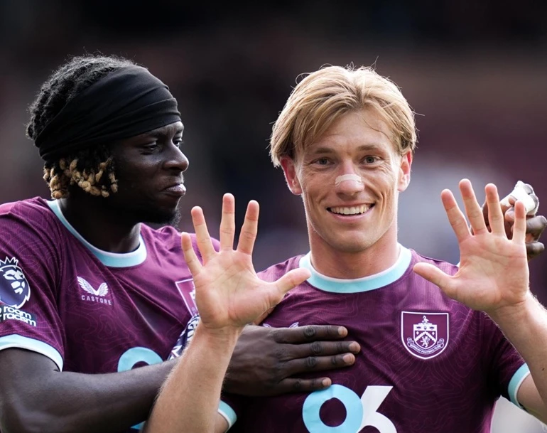 Martinez kiến tạo từ sân nhà, Aston Villa mất điểm tiếc nuối trước Burnley Martinez kiến tạo từ sân nhà, Aston Villa mất điểm tiếc nuối trước Burnley